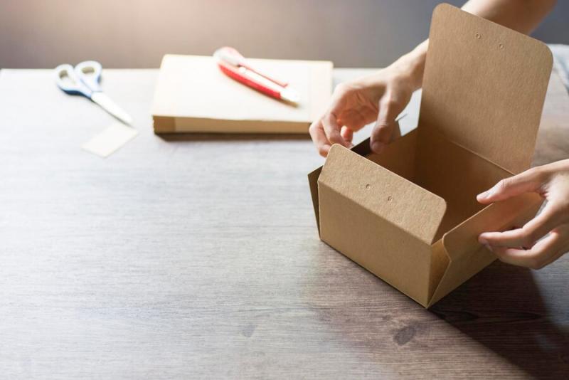 Caixa de papelão tipo maleta é a solução ideal para transporte e organização de produtos